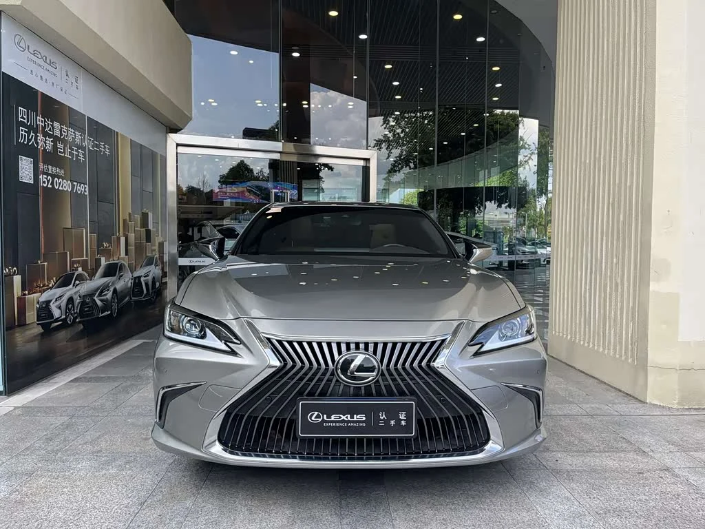 Lexus ES