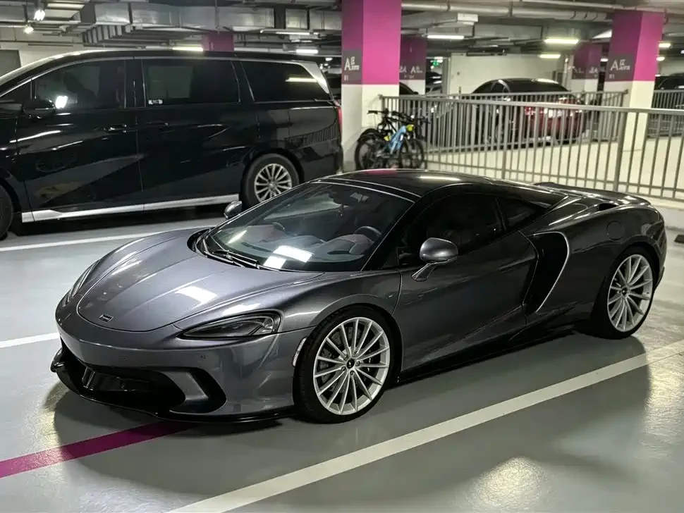 McLaren GT
