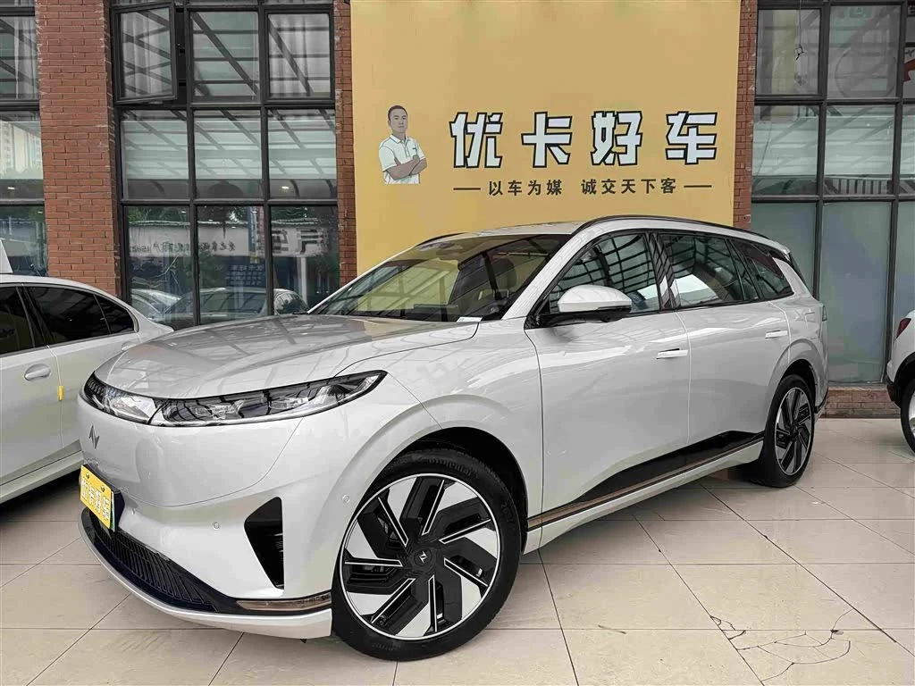 Dongfeng eπ008