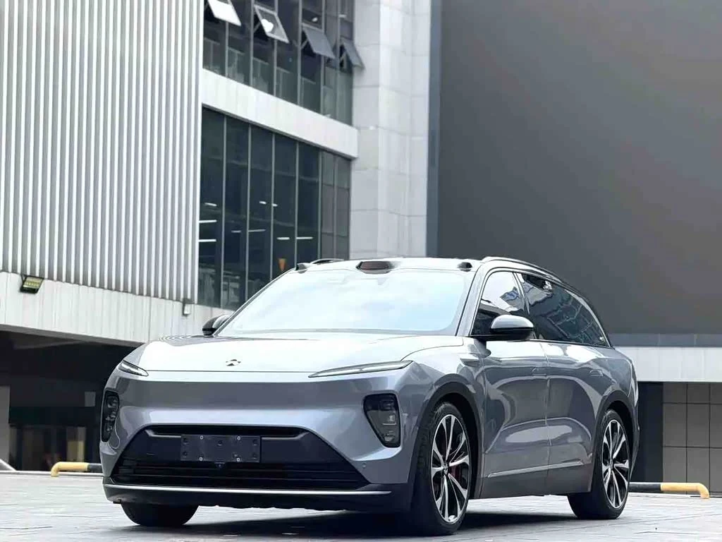 NIO ES8