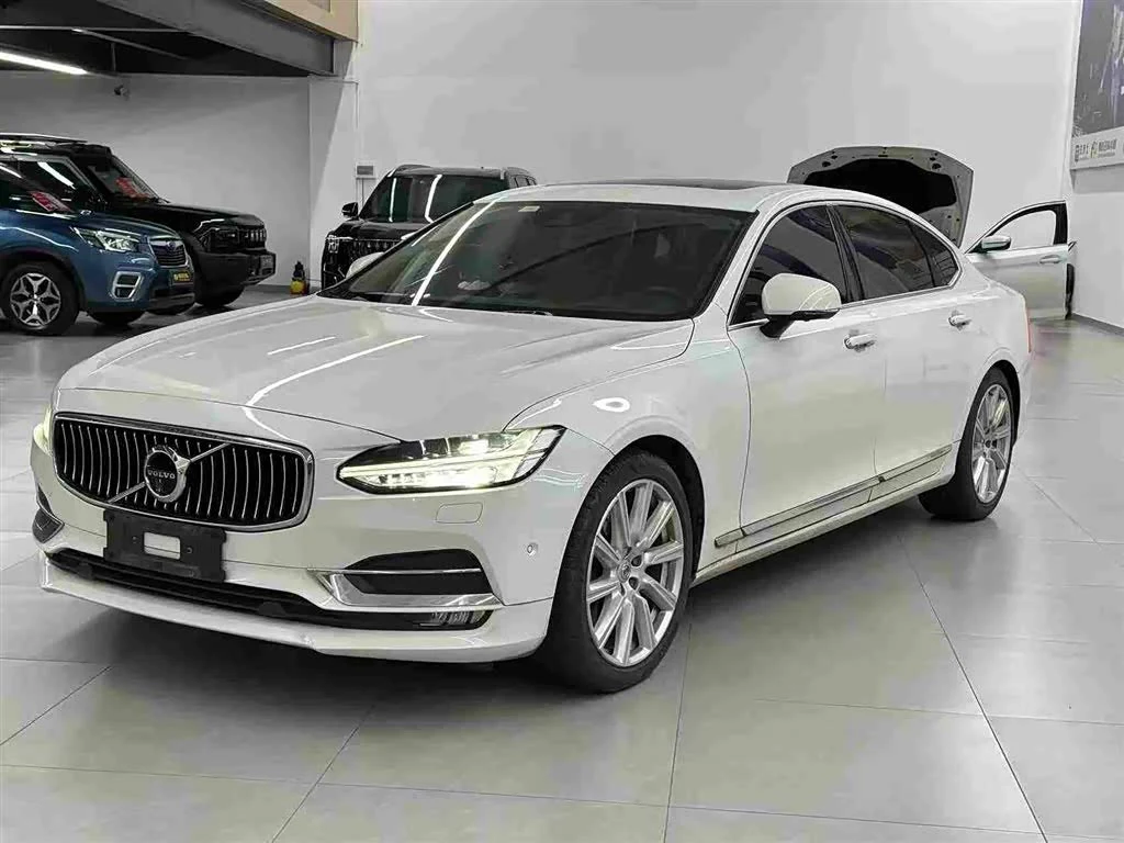 Volvo S90
