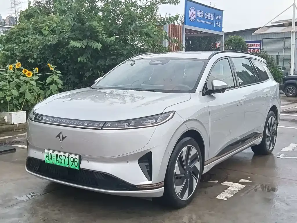 Dongfeng eπ008