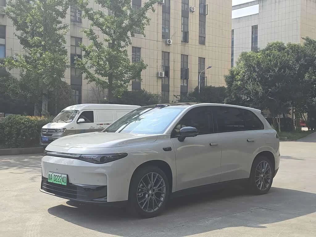 Leapmotor C10