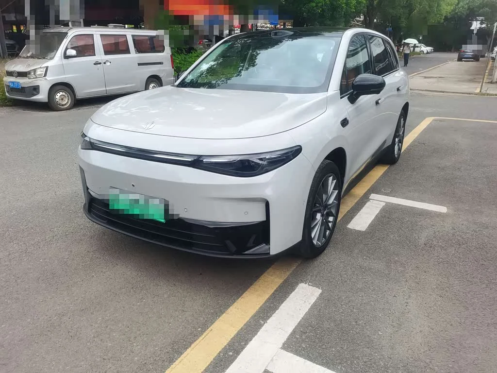 Leapmotor C10