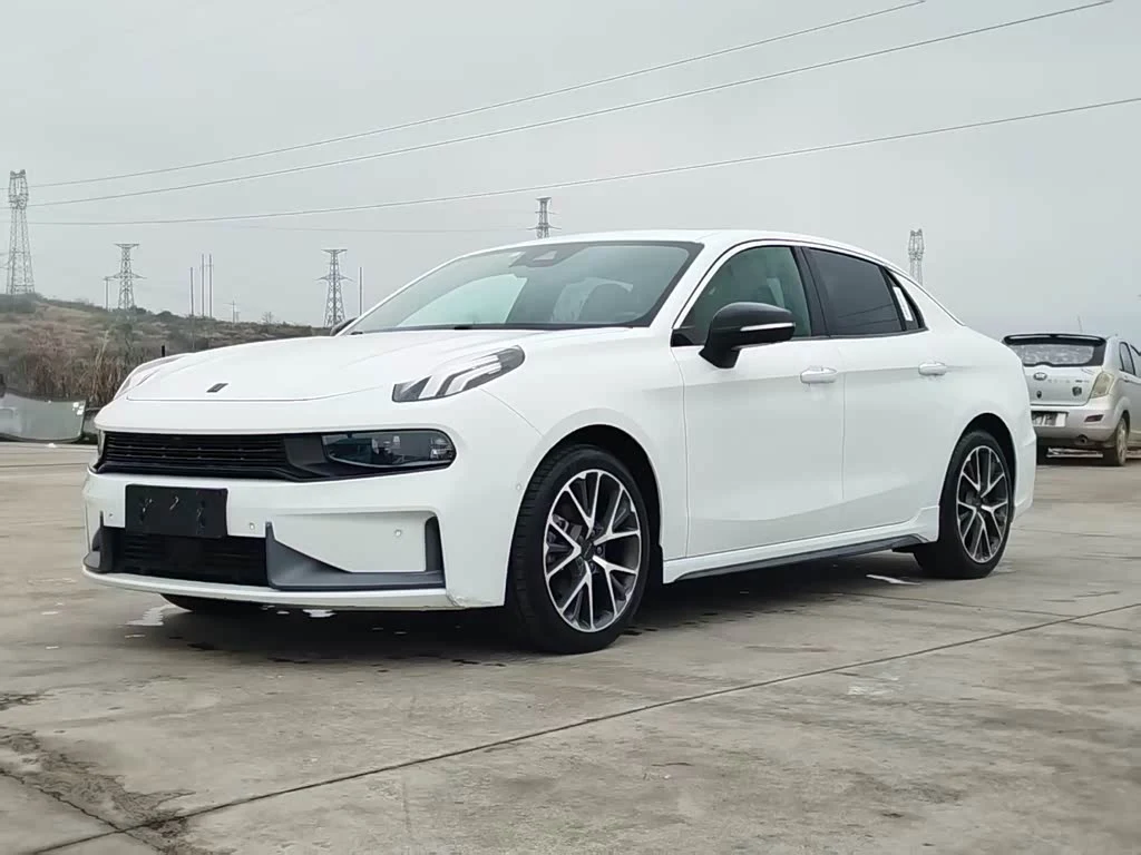 Lynk & Co 03