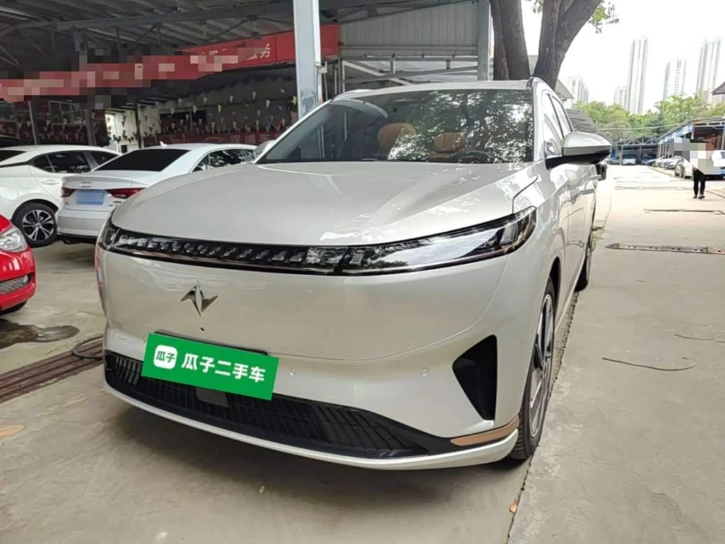 Dongfeng eπ008