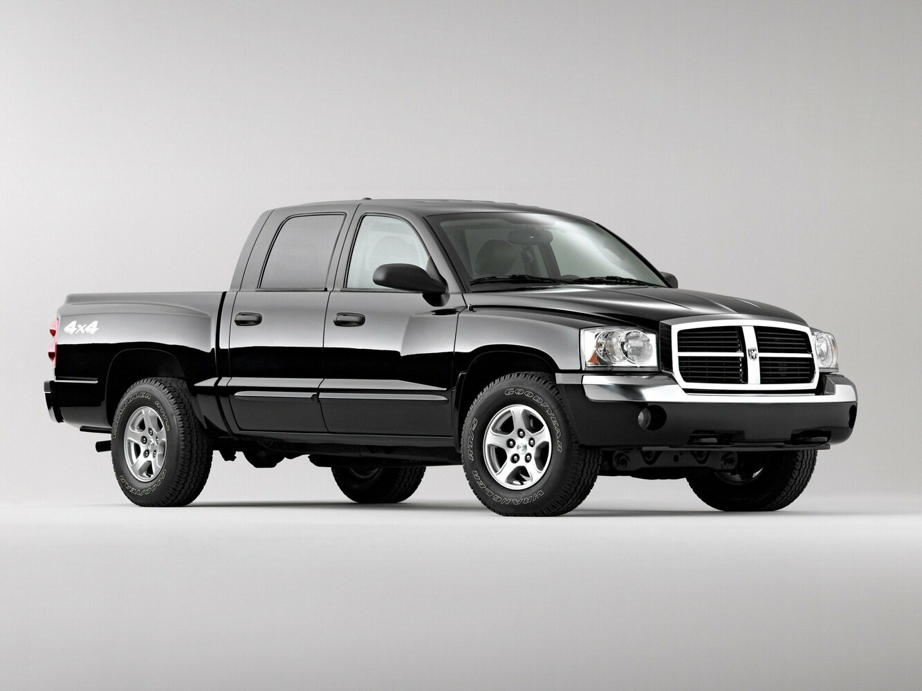 Dodge Dakota — III поколение (2004–2006)