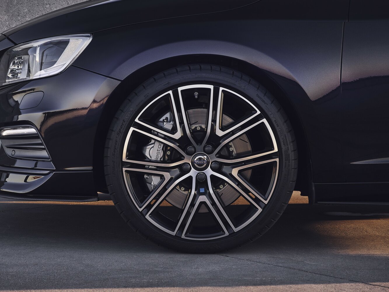 Volvo S60 — справочные фотографии комплектации, Диск