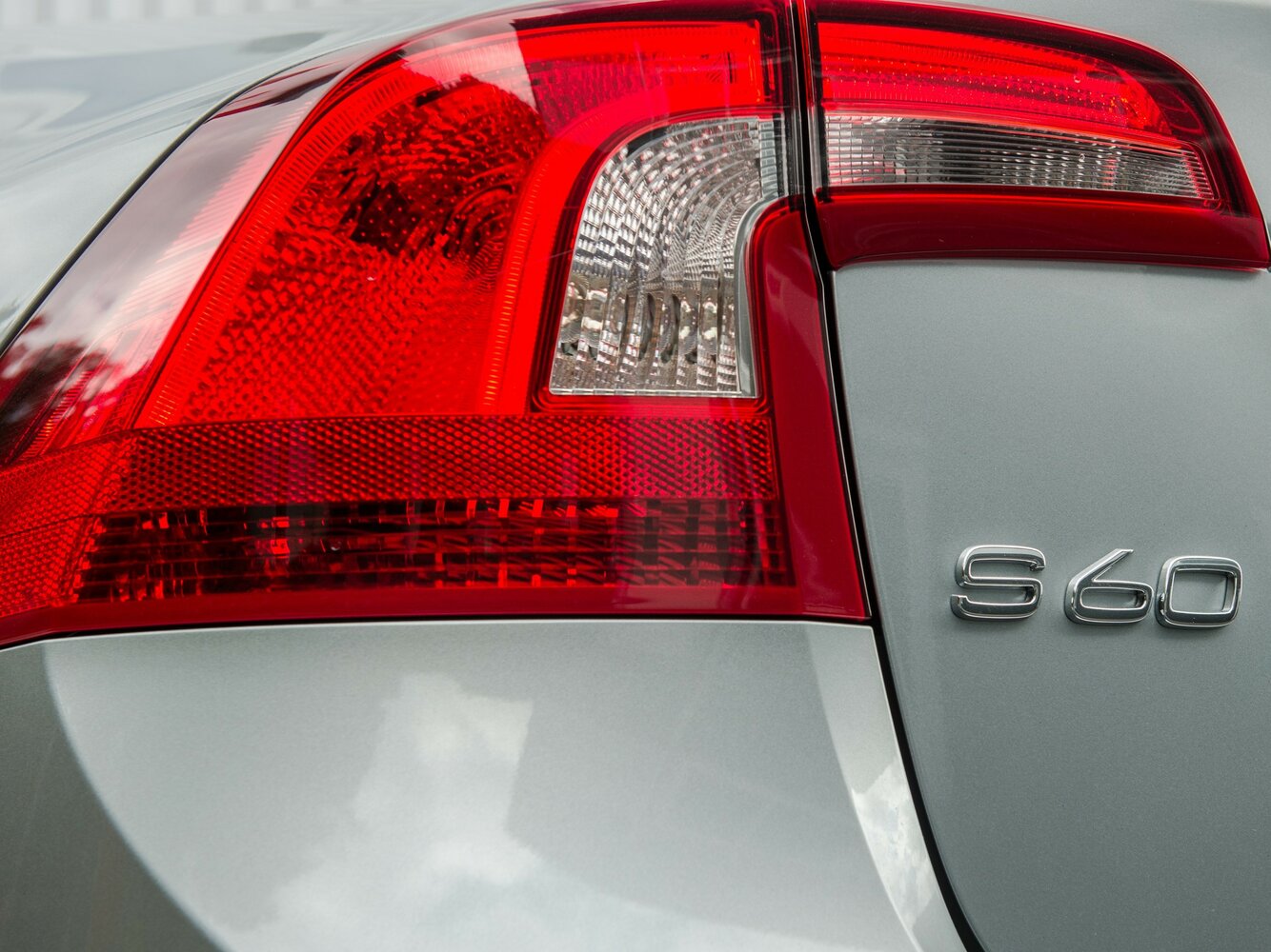 Volvo S60 — справочные фотографии комплектации, Задняя фара