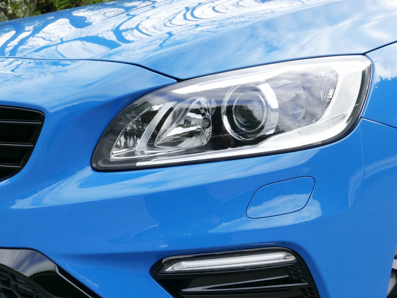 Volvo S60 — справочные фотографии комплектации, Передняя фара