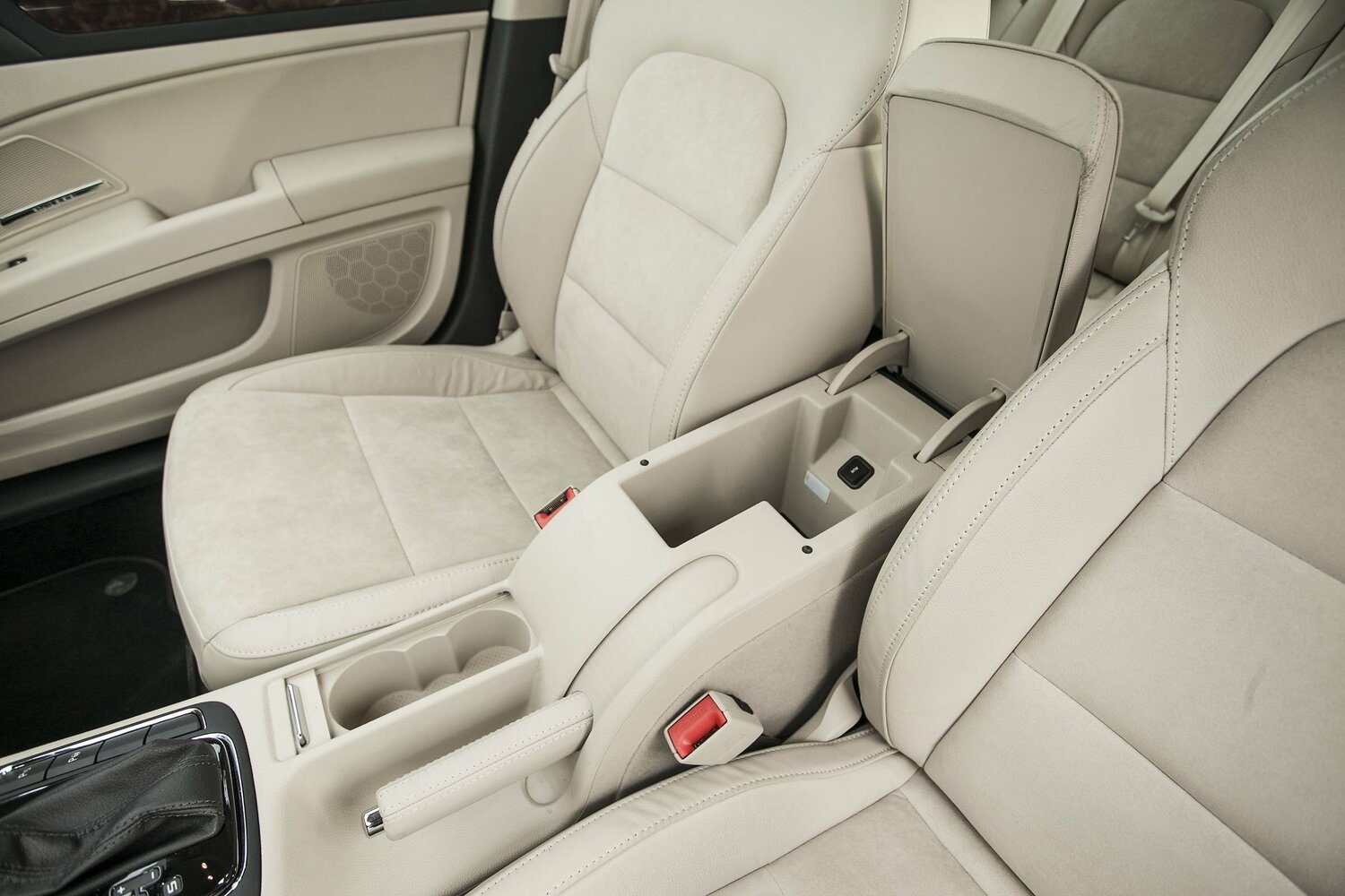 Skoda Superb — справочные фотографии комплектации, Интерьер 1