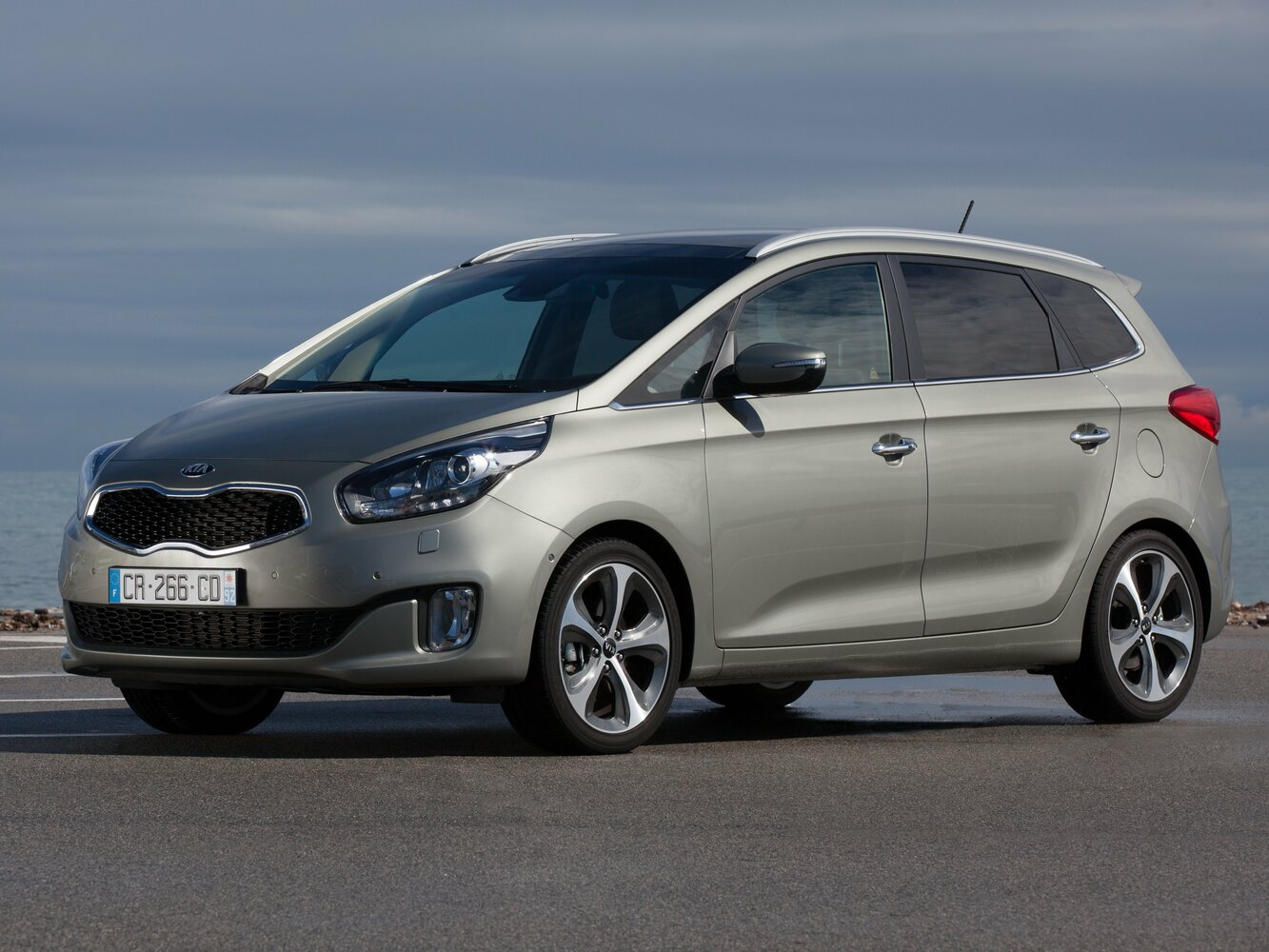 Kia Carens 2.0 LPi Luxury