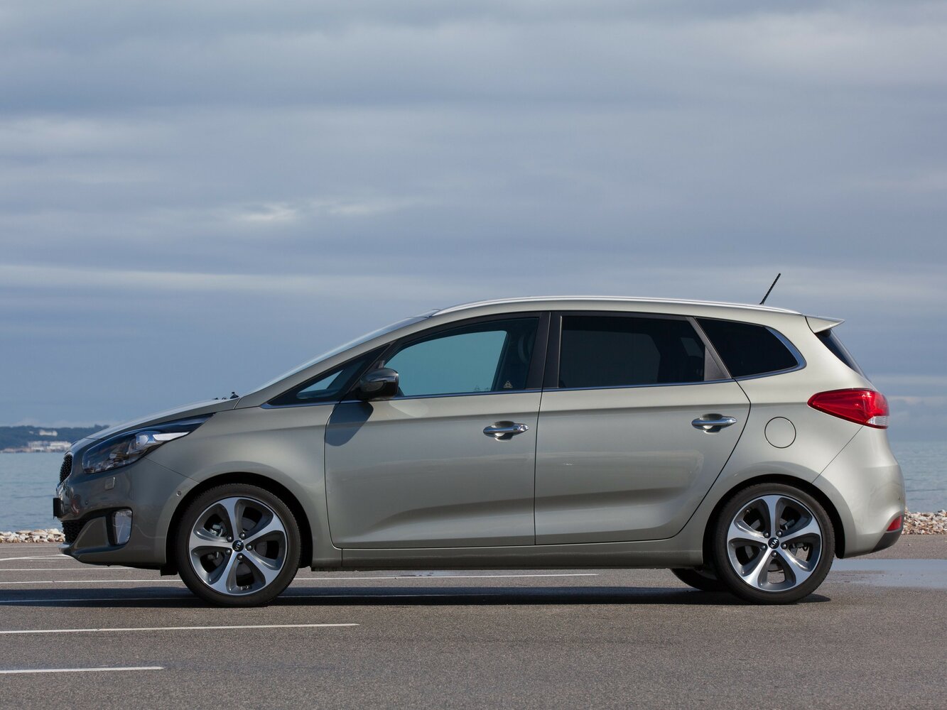 Kia Carens 2.0 LPi Luxury