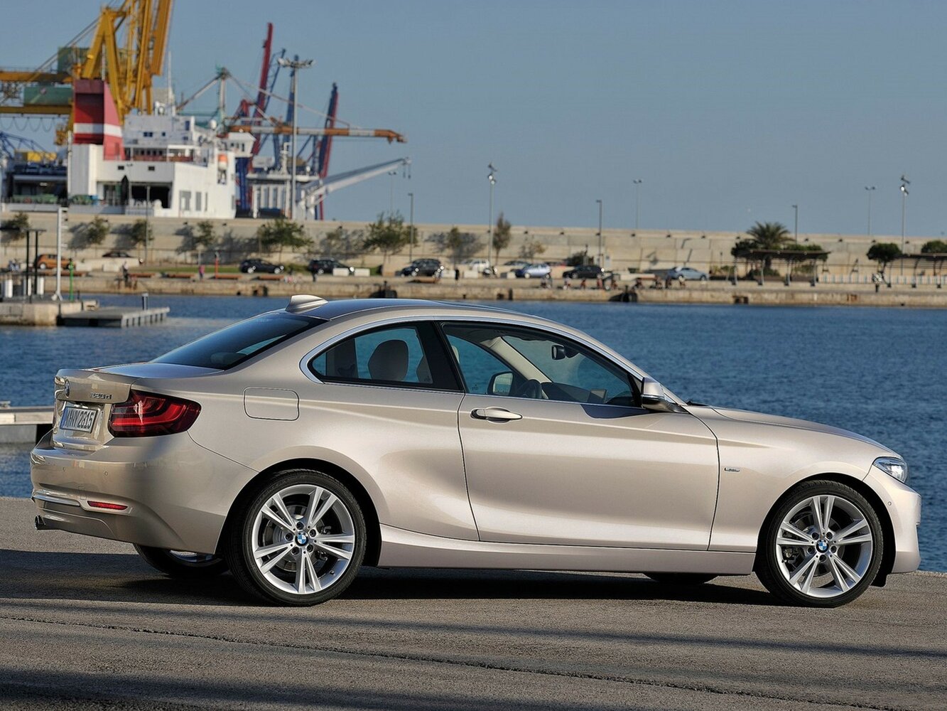 BMW 2 серии 218d