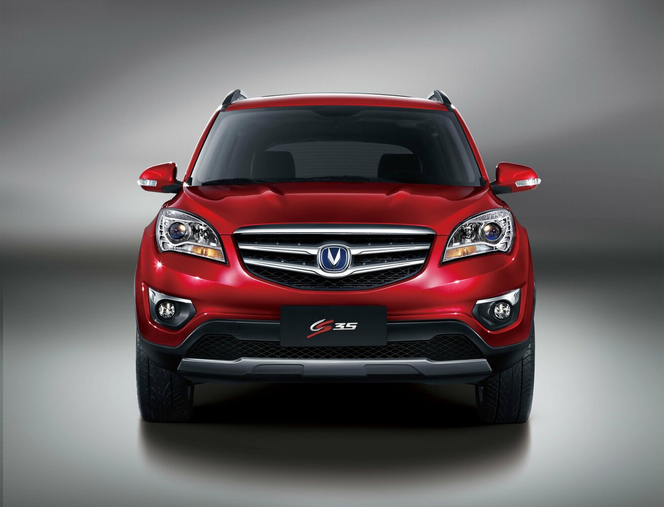 Changan CS35 — справочные фотографии комплектации, Спереди
