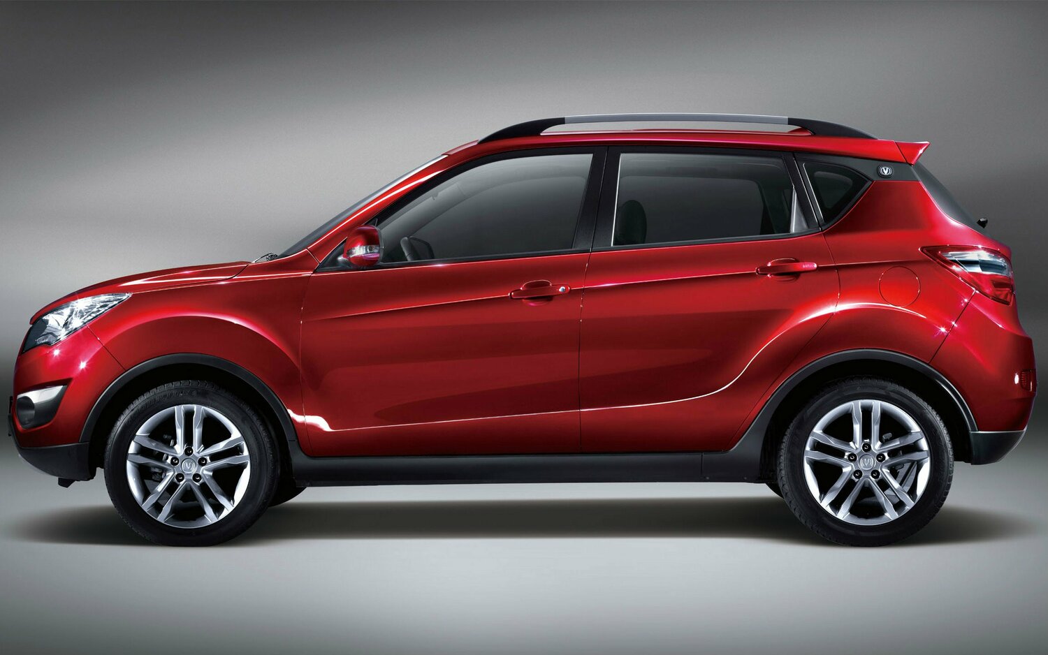Changan CS35 — справочные фотографии комплектации, Сбоку