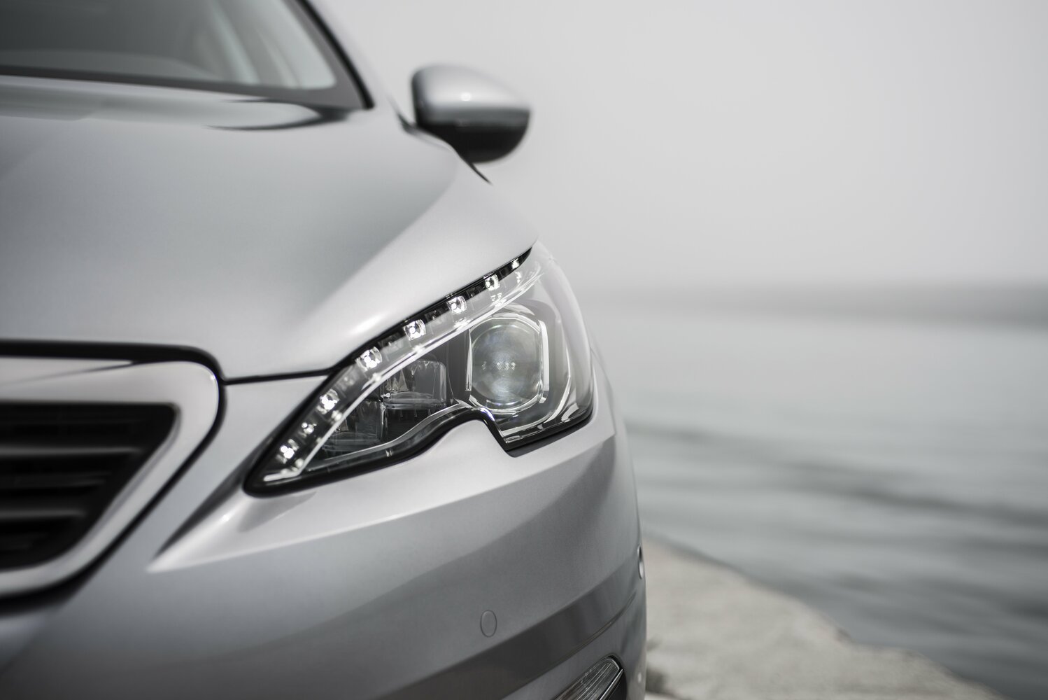 Peugeot 308 — справочные фотографии комплектации, Передняя фара
