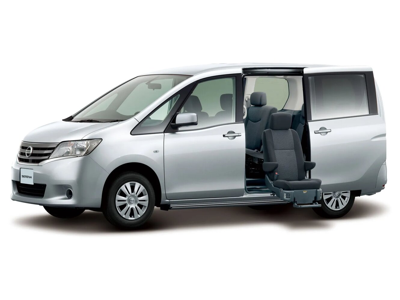 Nissan Serena V