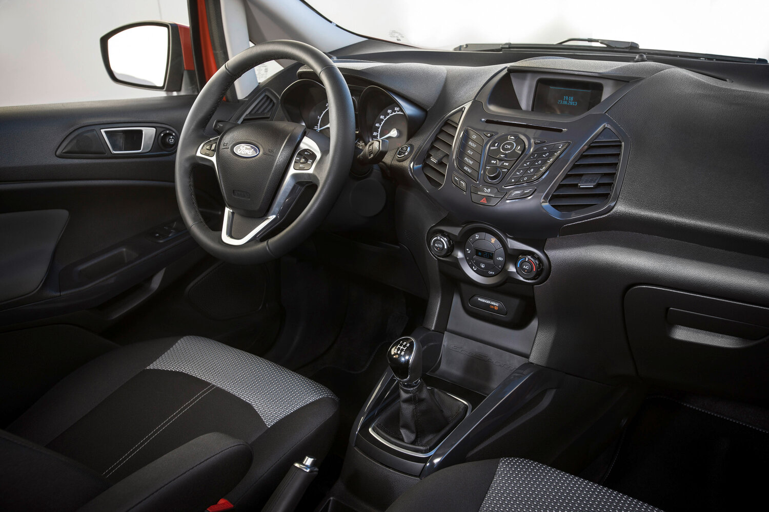 Ford EcoSport 2013 1.5L AT Luxury