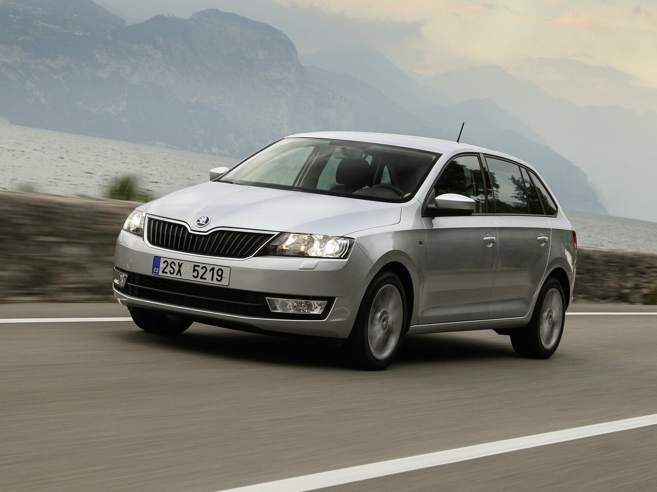 Skoda Rapid 2013 1.6L AT