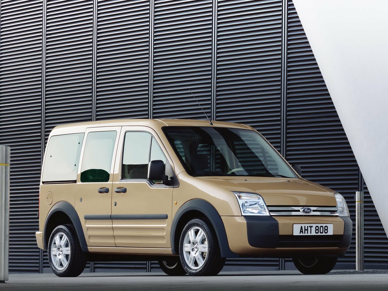 Ford Tourneo Connect — I поколение (2002–2008)