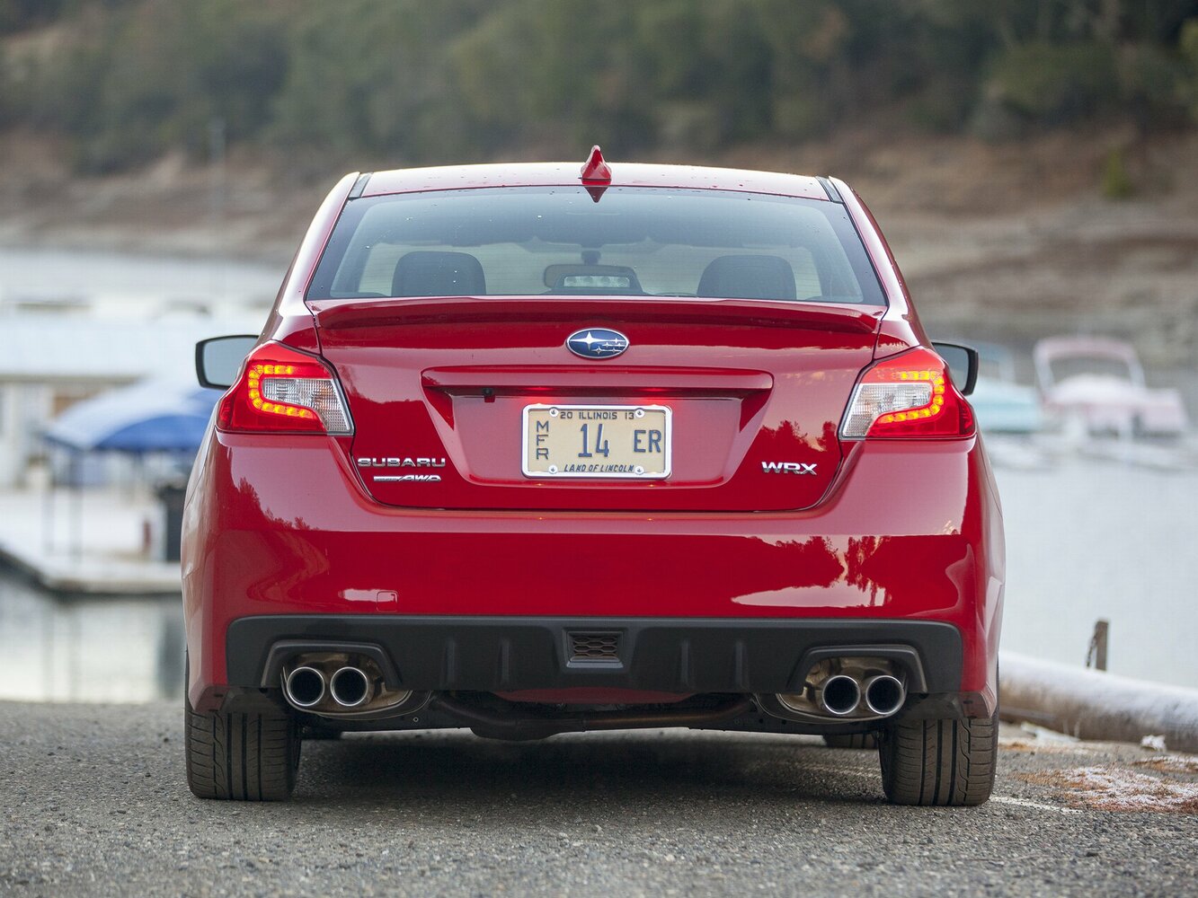 Subaru WRX S4 — справочные фотографии комплектации, Сзади