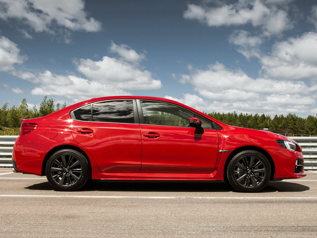 Subaru WRX S4 — справочные фотографии комплектации, Сбоку