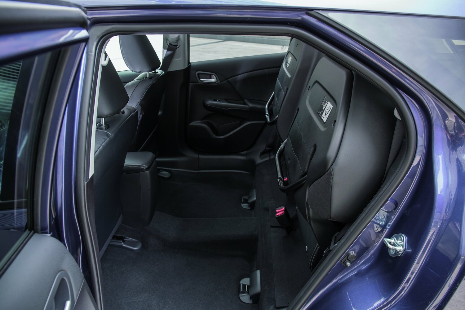 Honda Civic — справочные фотографии комплектации, Салон сзади