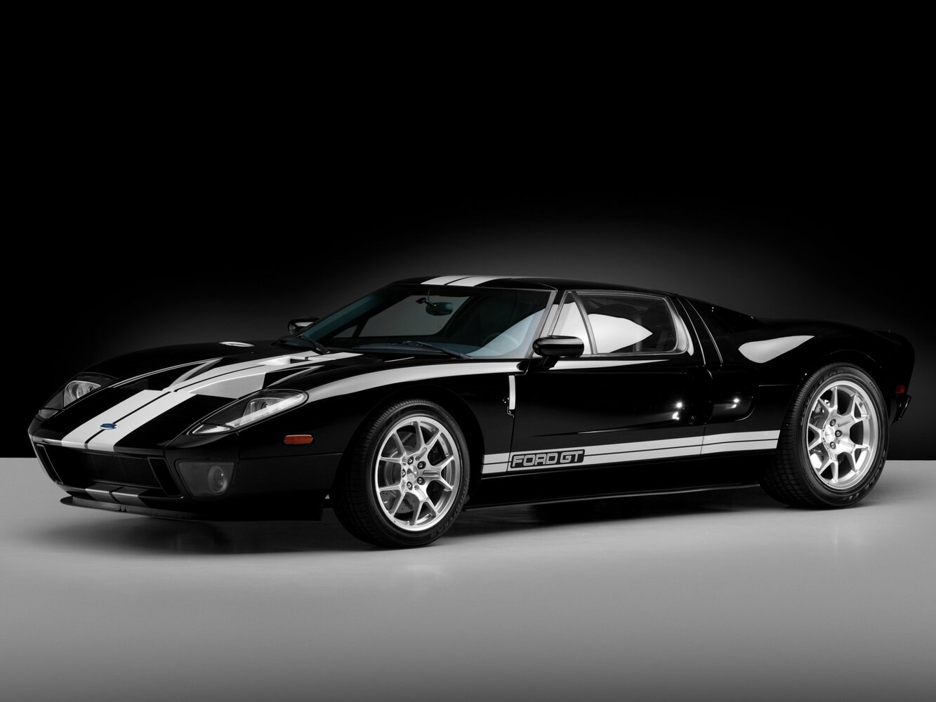 Ford GT — I поколение (2005–2006)