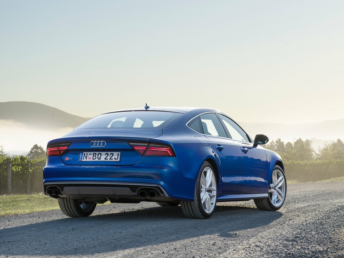 Audi S7 — справочные фотографии комплектации, Сзади