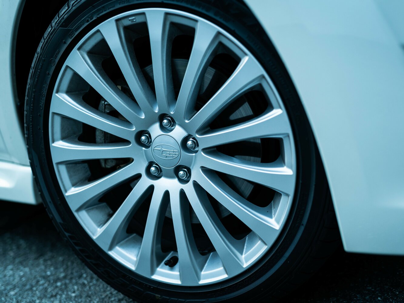 Subaru Legacy — справочные фотографии комплектации, Диск