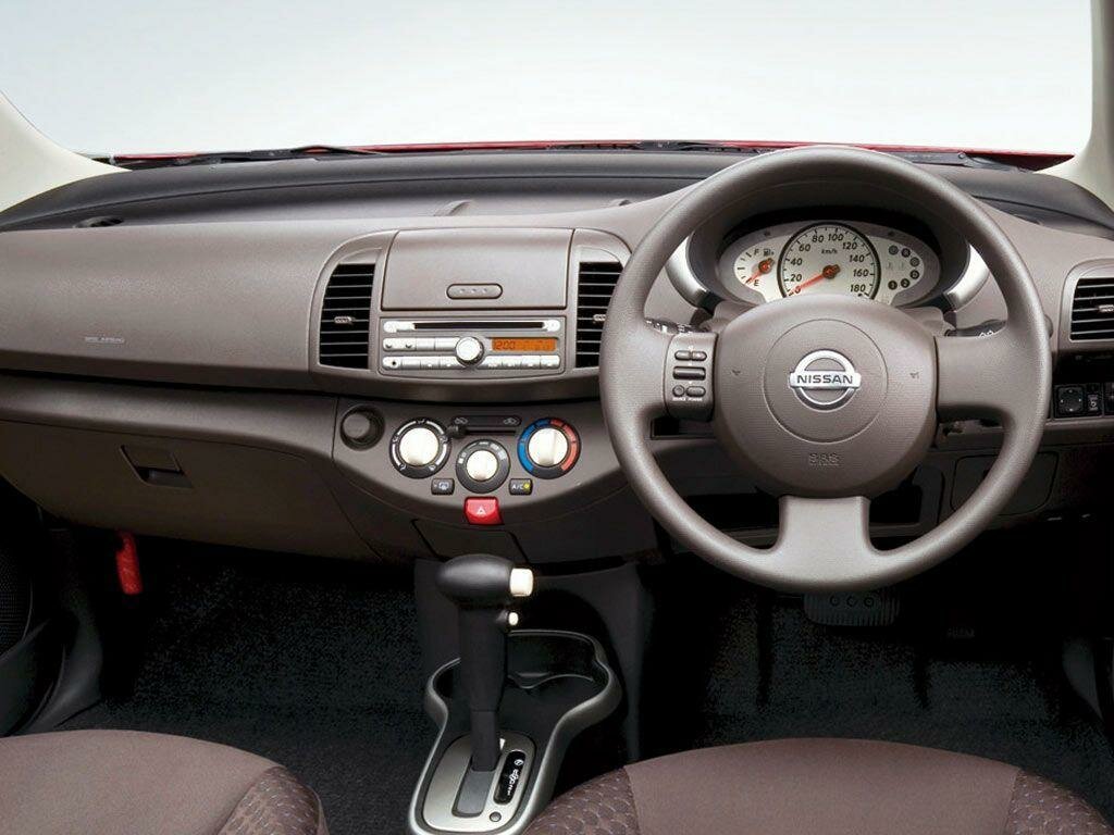 Nissan March 12c V