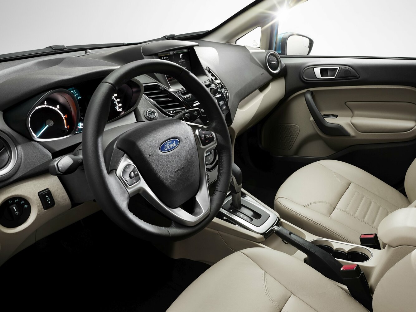 Ford Fiesta 2013 1.5L AT Fashion
