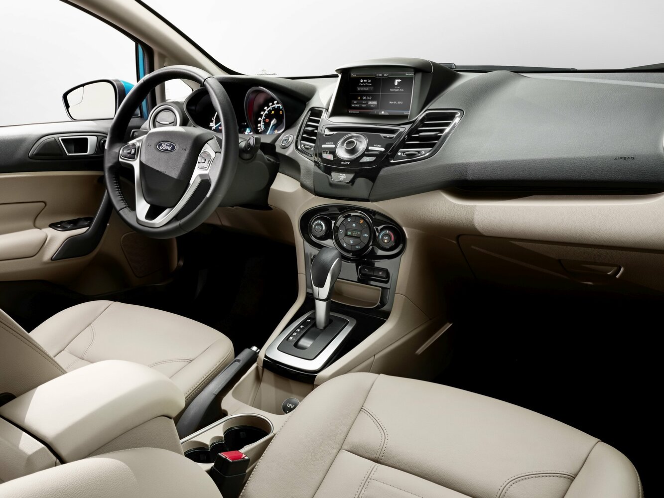 Ford Fiesta 2013 1.5L AT Fashion