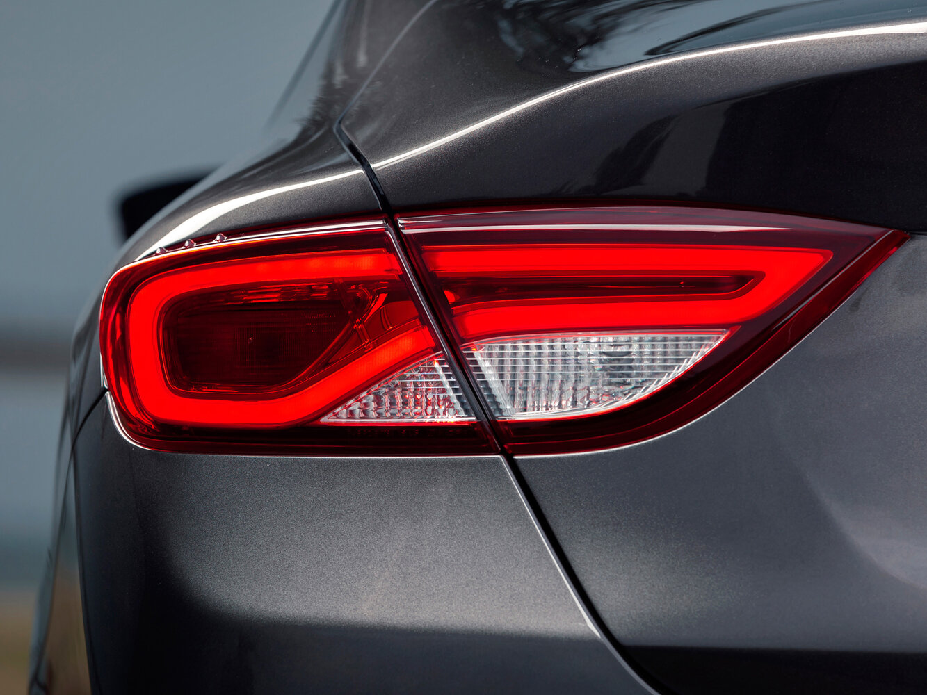 Chrysler 200 — справочные фотографии комплектации, Задняя фара