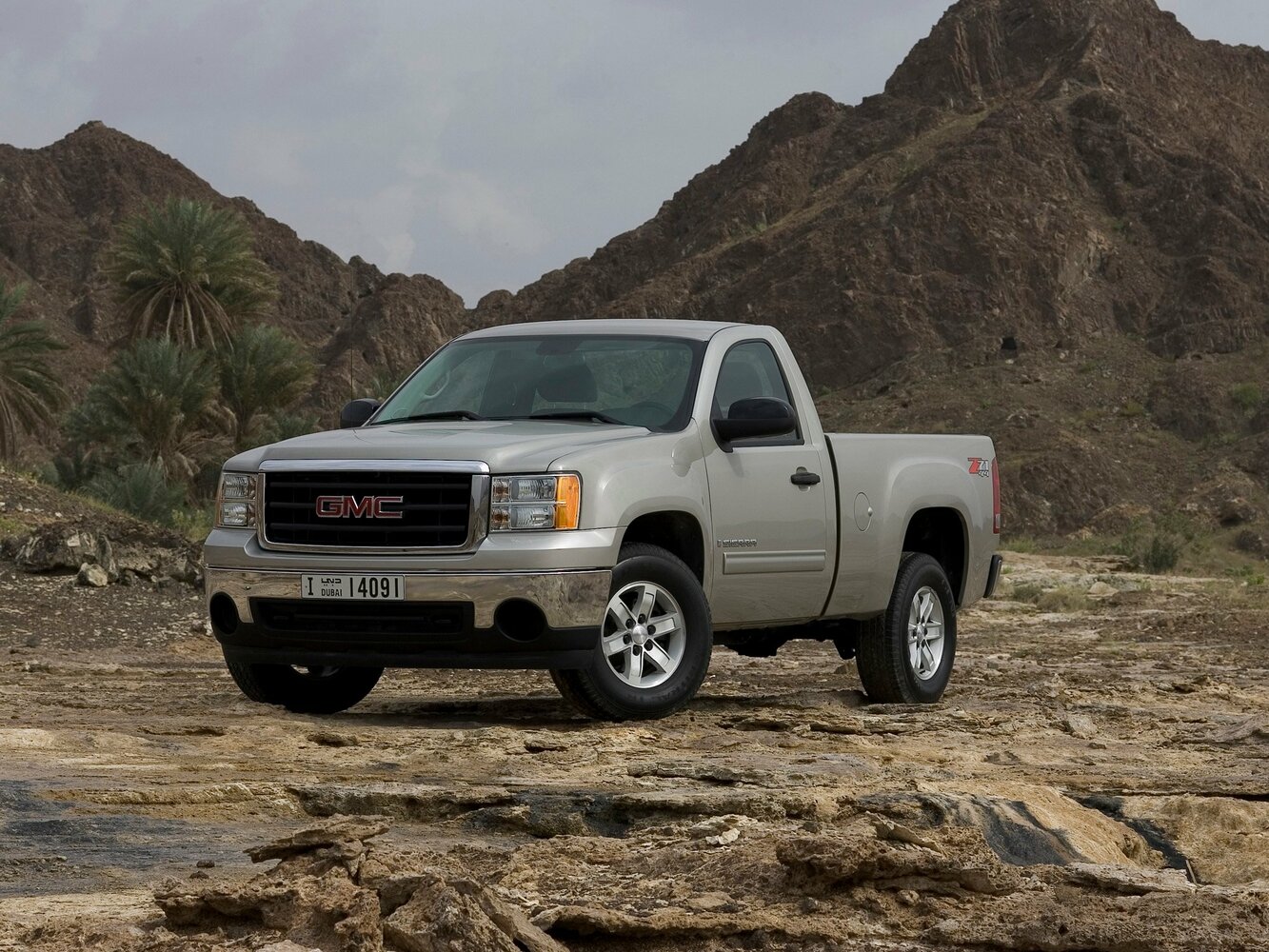GMC SIERRA — II (GMT900) (2006–2014)