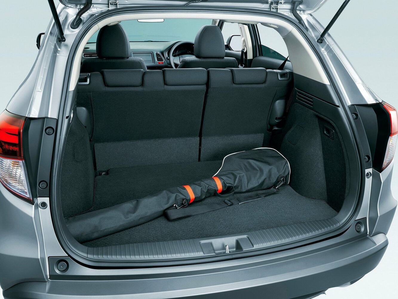 Honda Vezel — справочные фотографии комплектации, Багажник