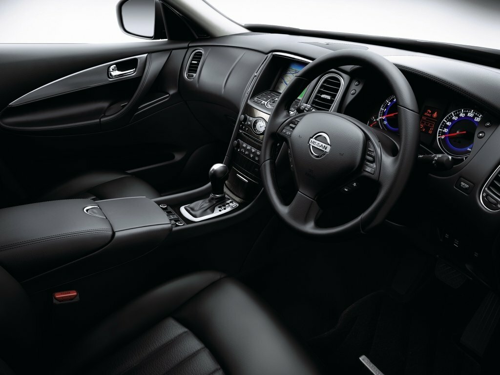 Nissan Skyline Crossover 370GT FOUR