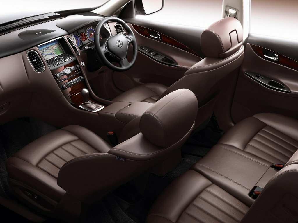 Nissan Skyline Crossover 370GT FOUR