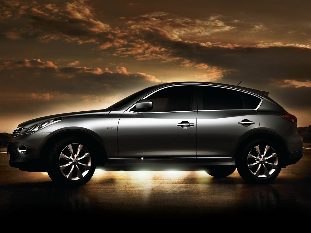 Nissan Skyline Crossover 370GT