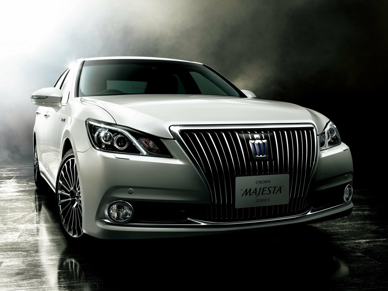 Toyota Crown Majesta F