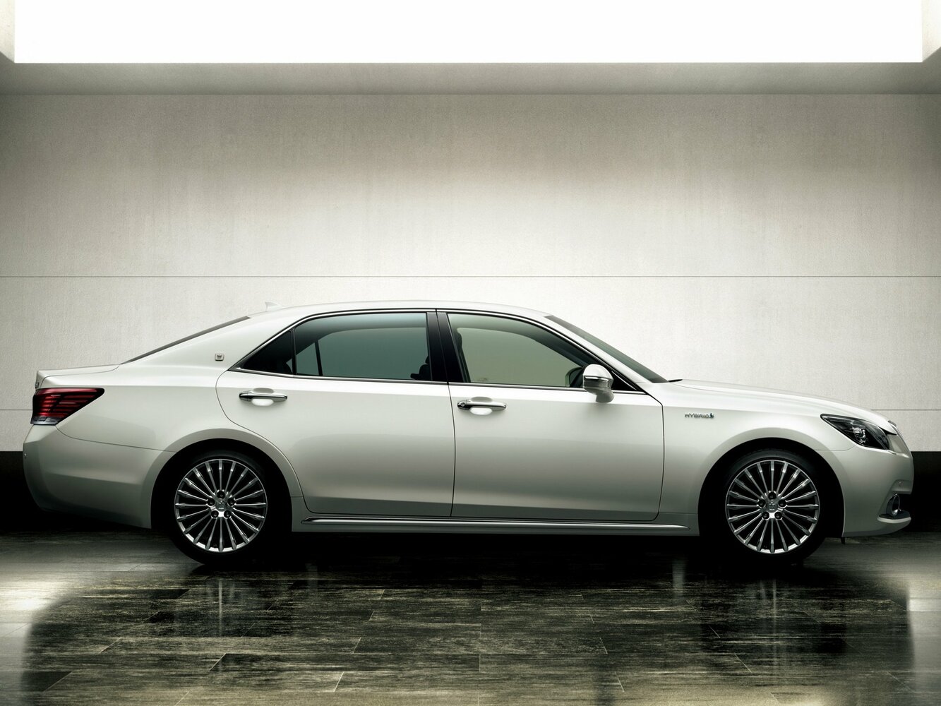 Toyota Crown Majesta F