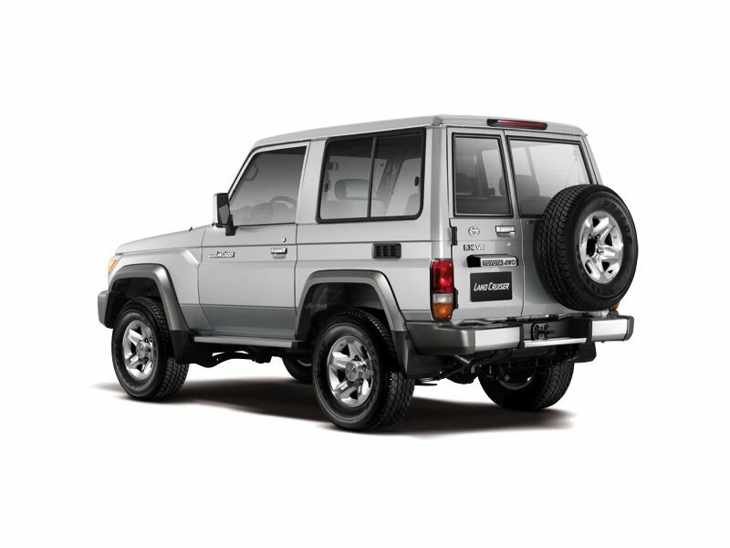 Toyota Land Cruiser 2017 4.0L AT 7 мест