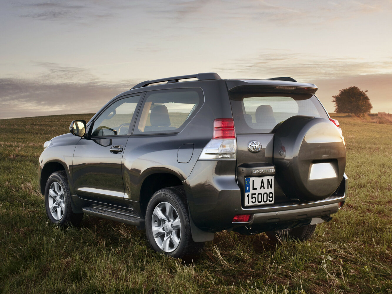Toyota Land Cruiser Prado 2010 2.7L AT Luxury