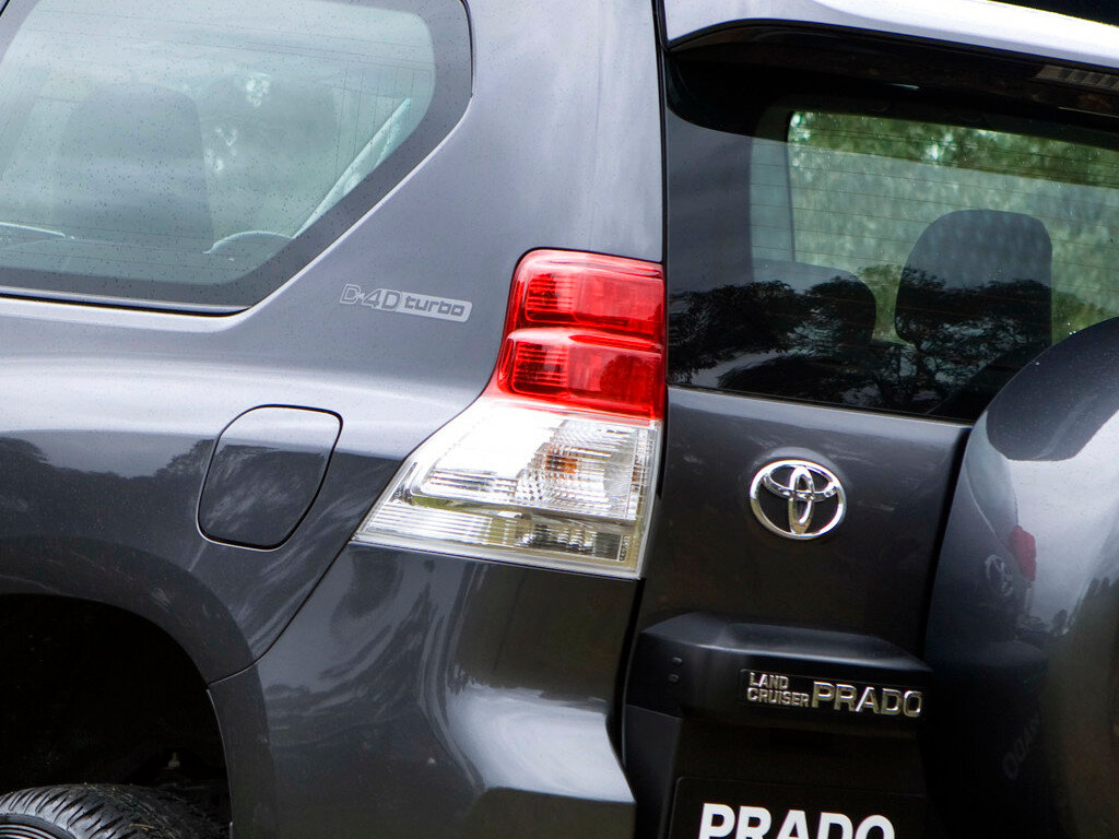 Toyota Land Cruiser Prado 2010 2.7L AT Luxury