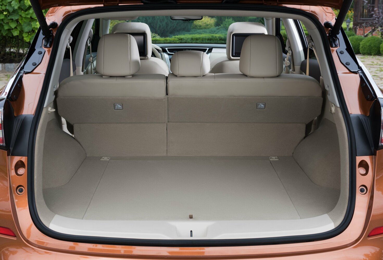 Nissan Murano — справочные фотографии комплектации, Багажник