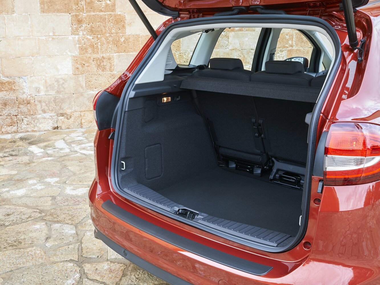 Ford C-MAX — справочные фотографии комплектации, Багажник