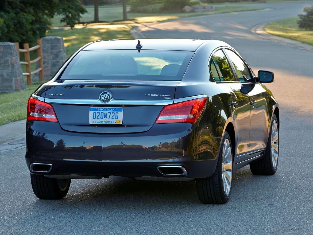 Buick LaCrosse — справочные фотографии комплектации, Сзади