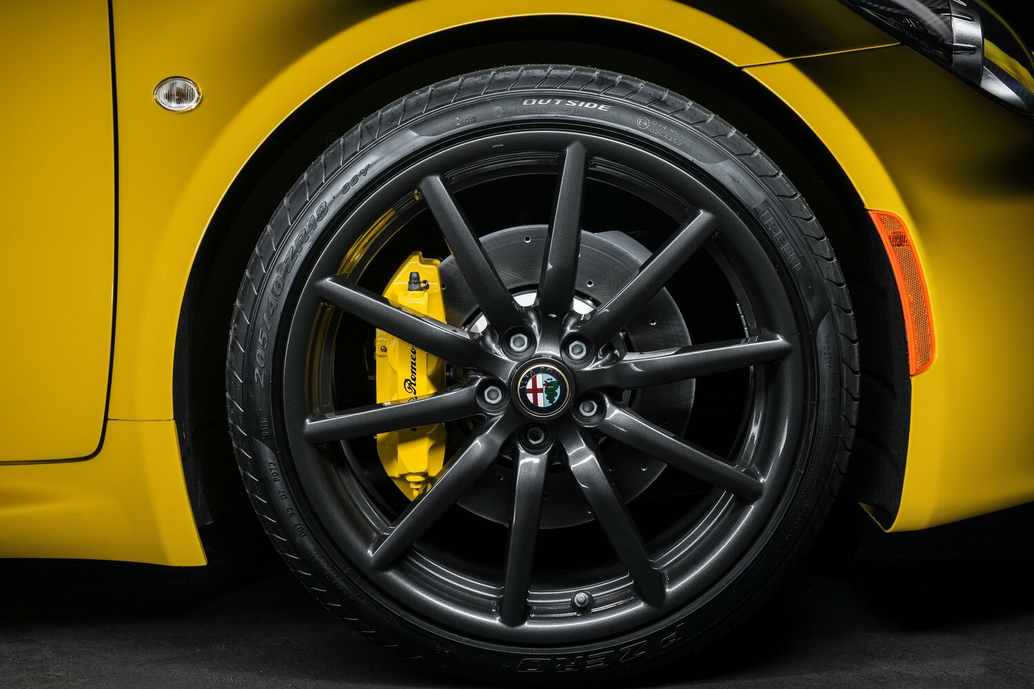 Alfa Romeo 4C — справочные фотографии комплектации, Диск
