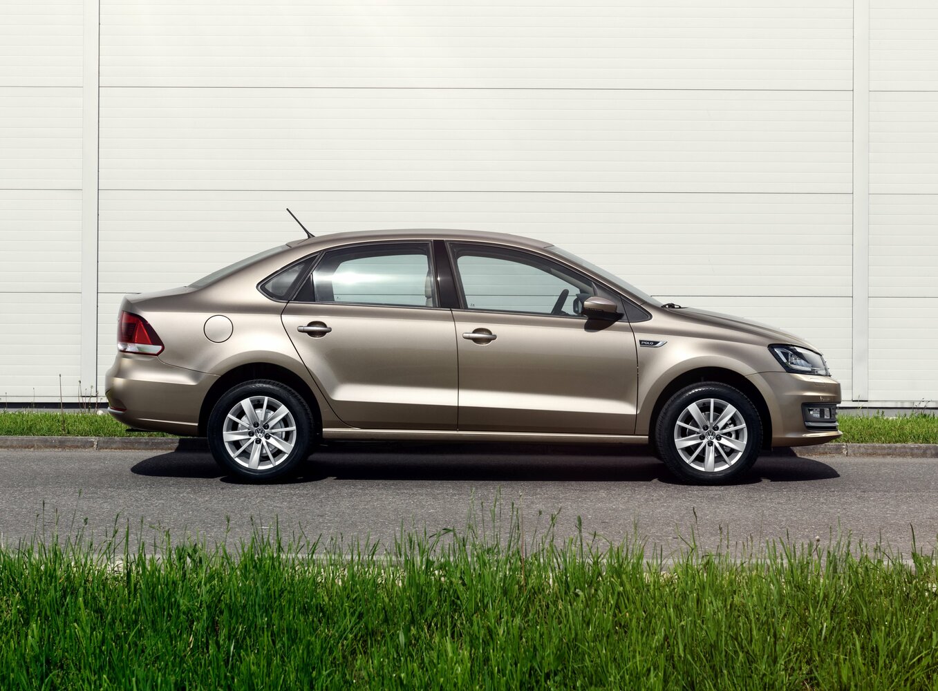 Volkswagen Polo — справочные фотографии комплектации, Сбоку